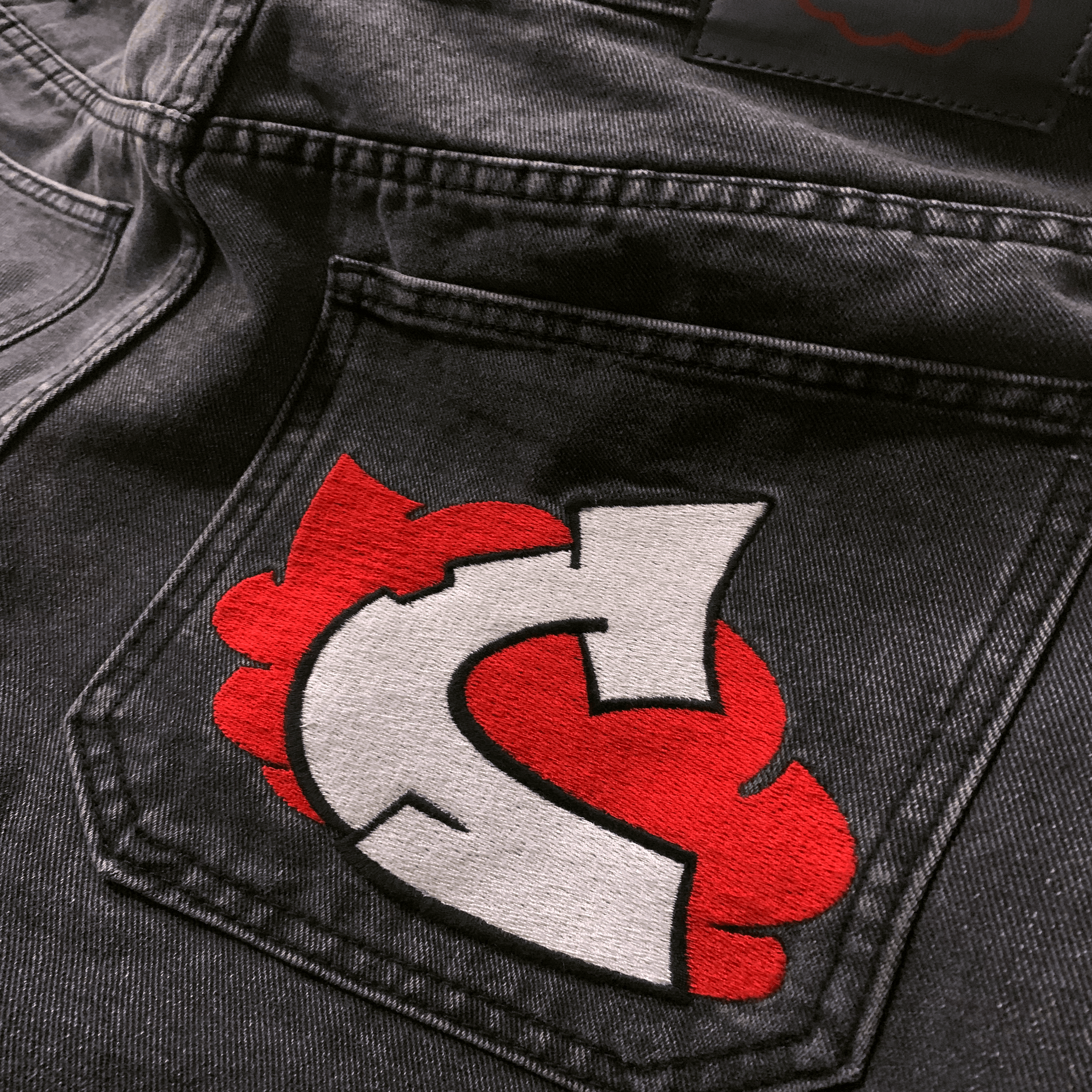 Cloudtag Black/Red Jorts